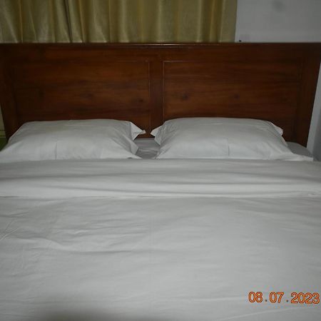 Four-G Home Stay & Komodo Tour Labuan Bajo Esterno foto