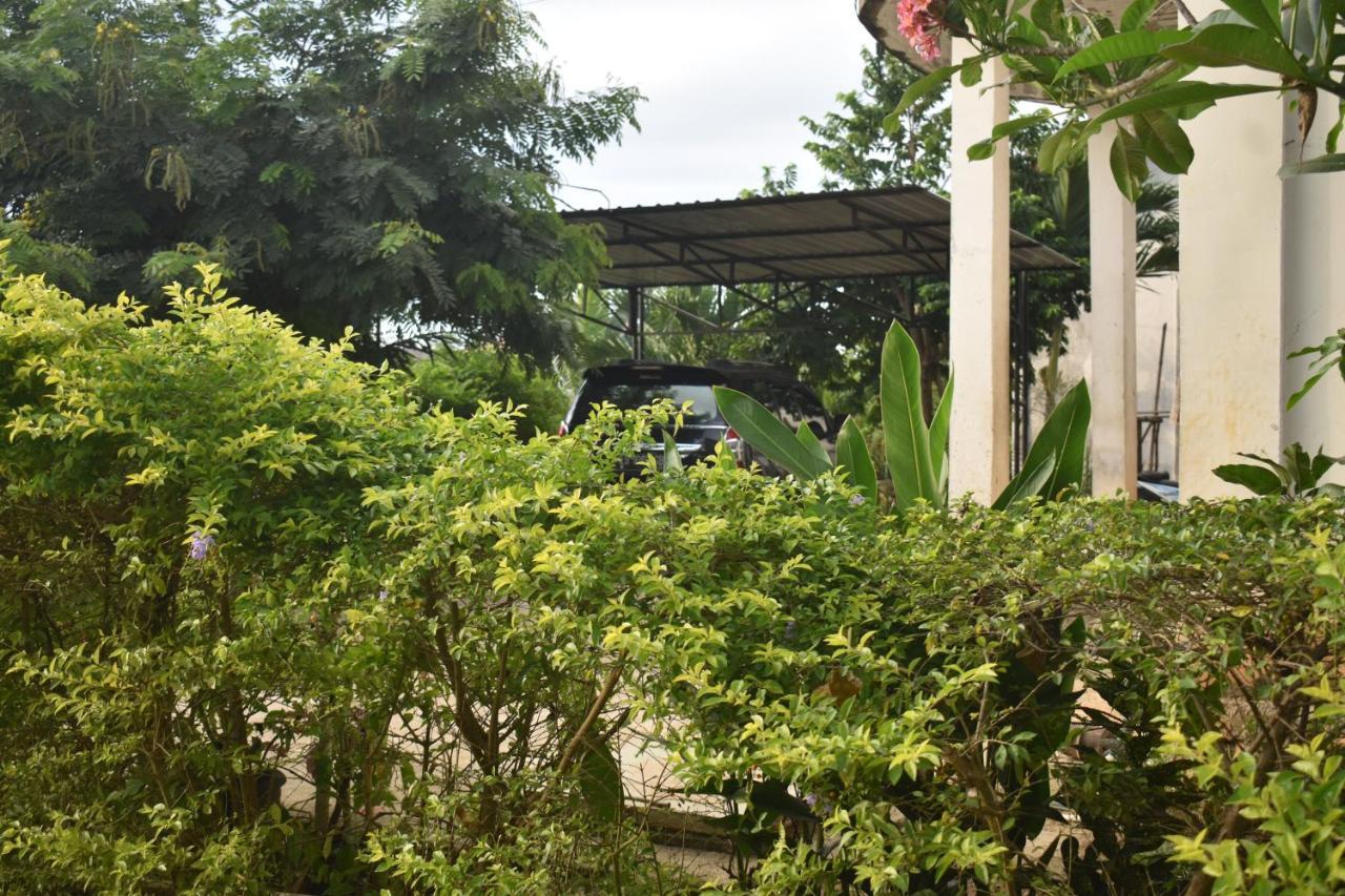 Four-G Home Stay & Komodo Tour Labuan Bajo Esterno foto