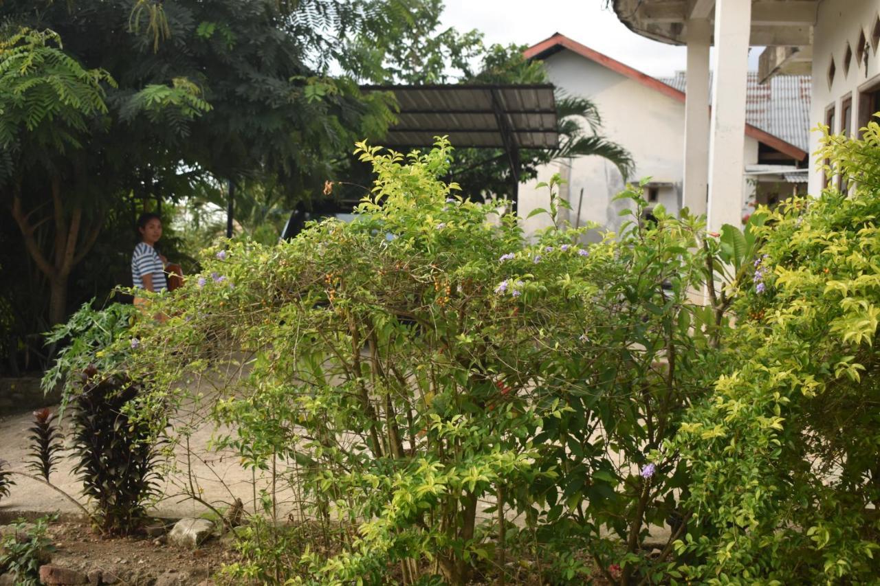 Four-G Home Stay & Komodo Tour Labuan Bajo Esterno foto