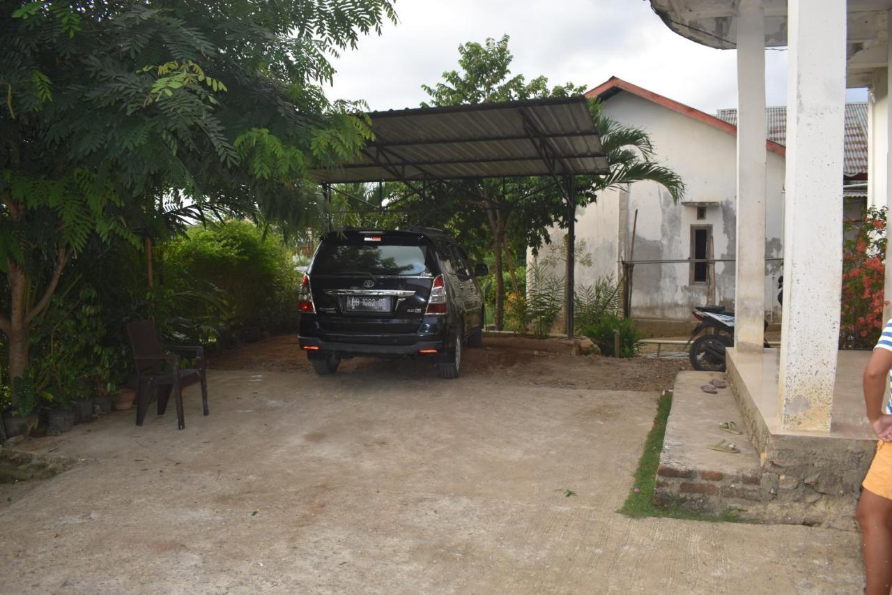 Four-G Home Stay & Komodo Tour Labuan Bajo Esterno foto