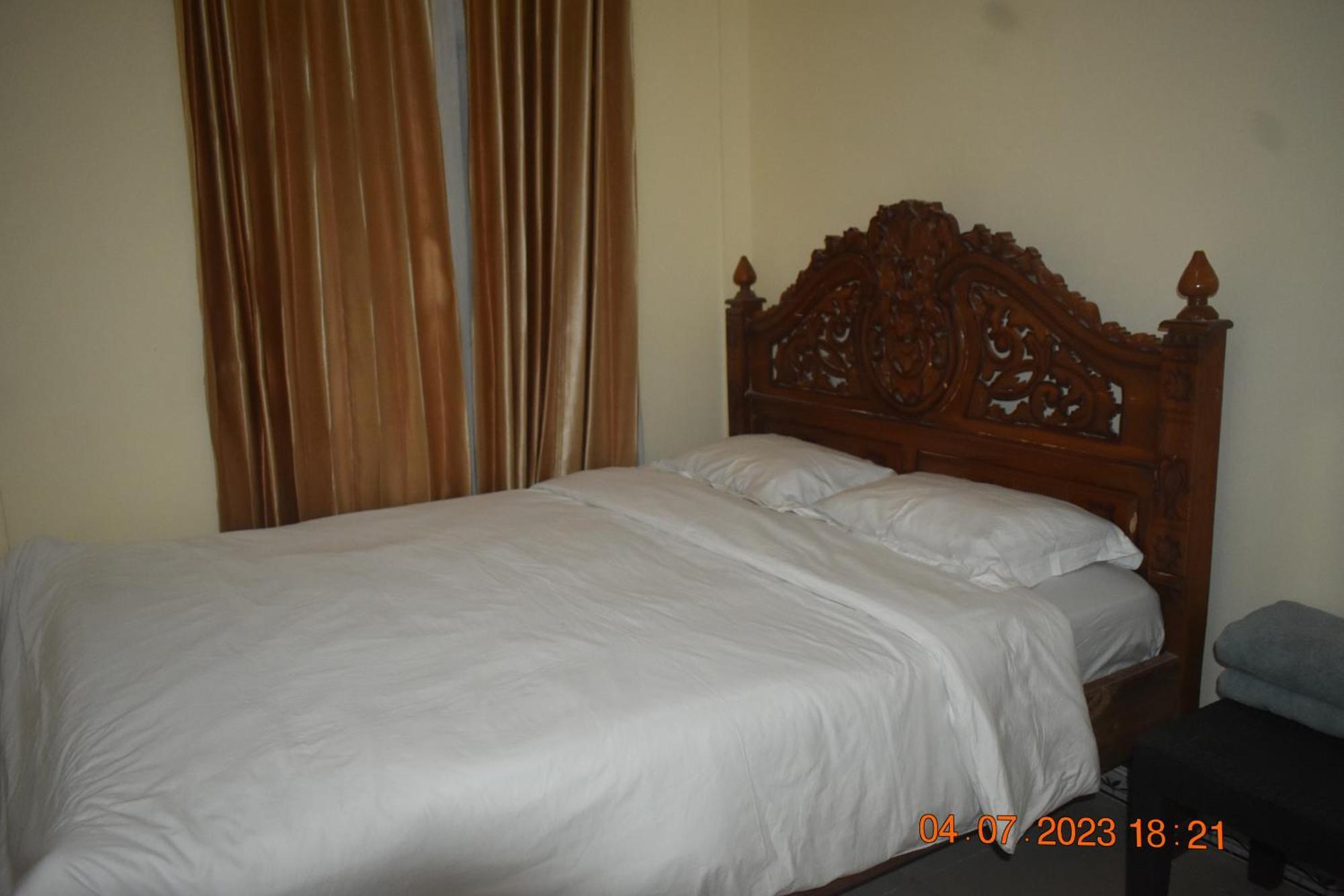 Four-G Home Stay & Komodo Tour Labuan Bajo Esterno foto