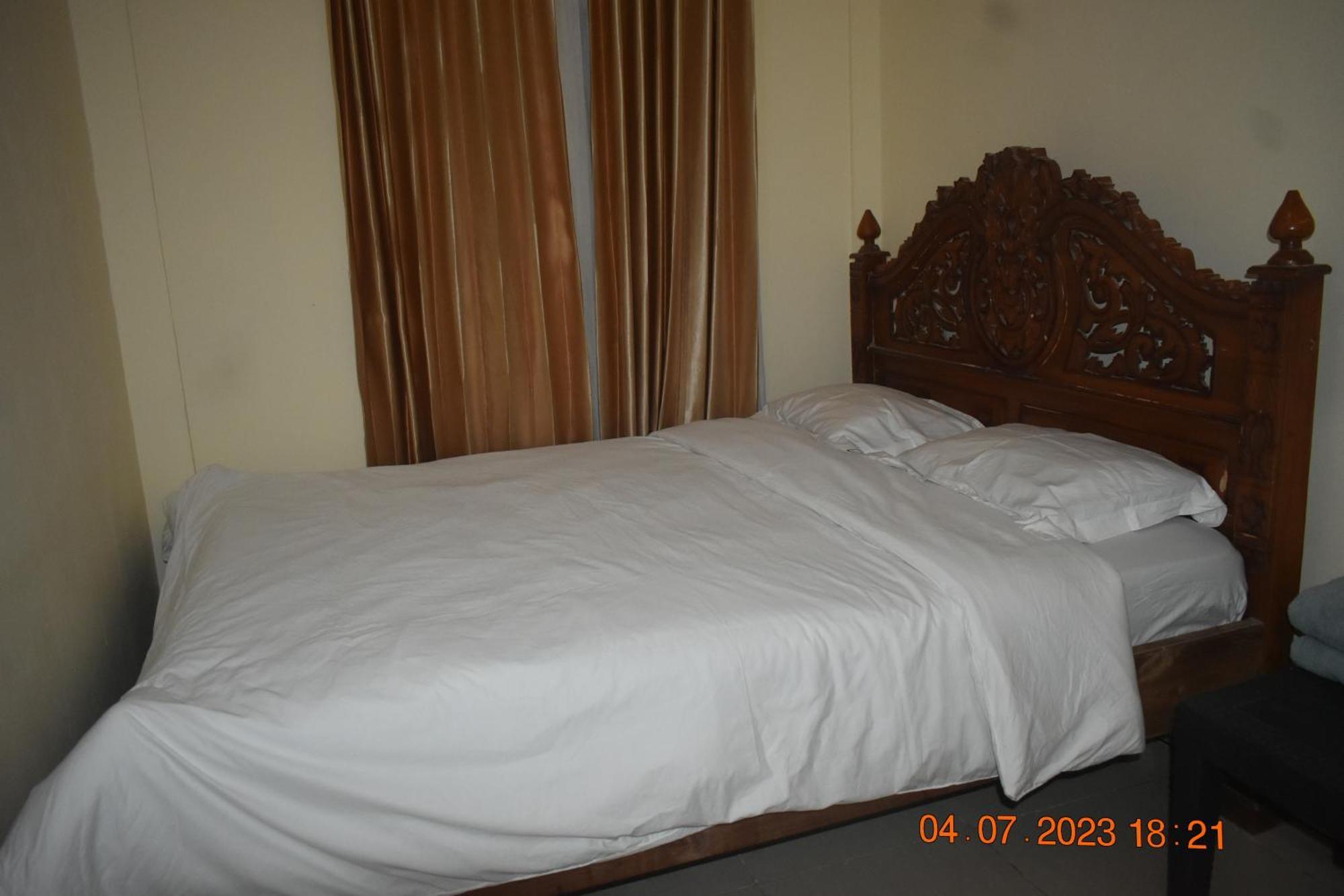 Four-G Home Stay & Komodo Tour Labuan Bajo Esterno foto