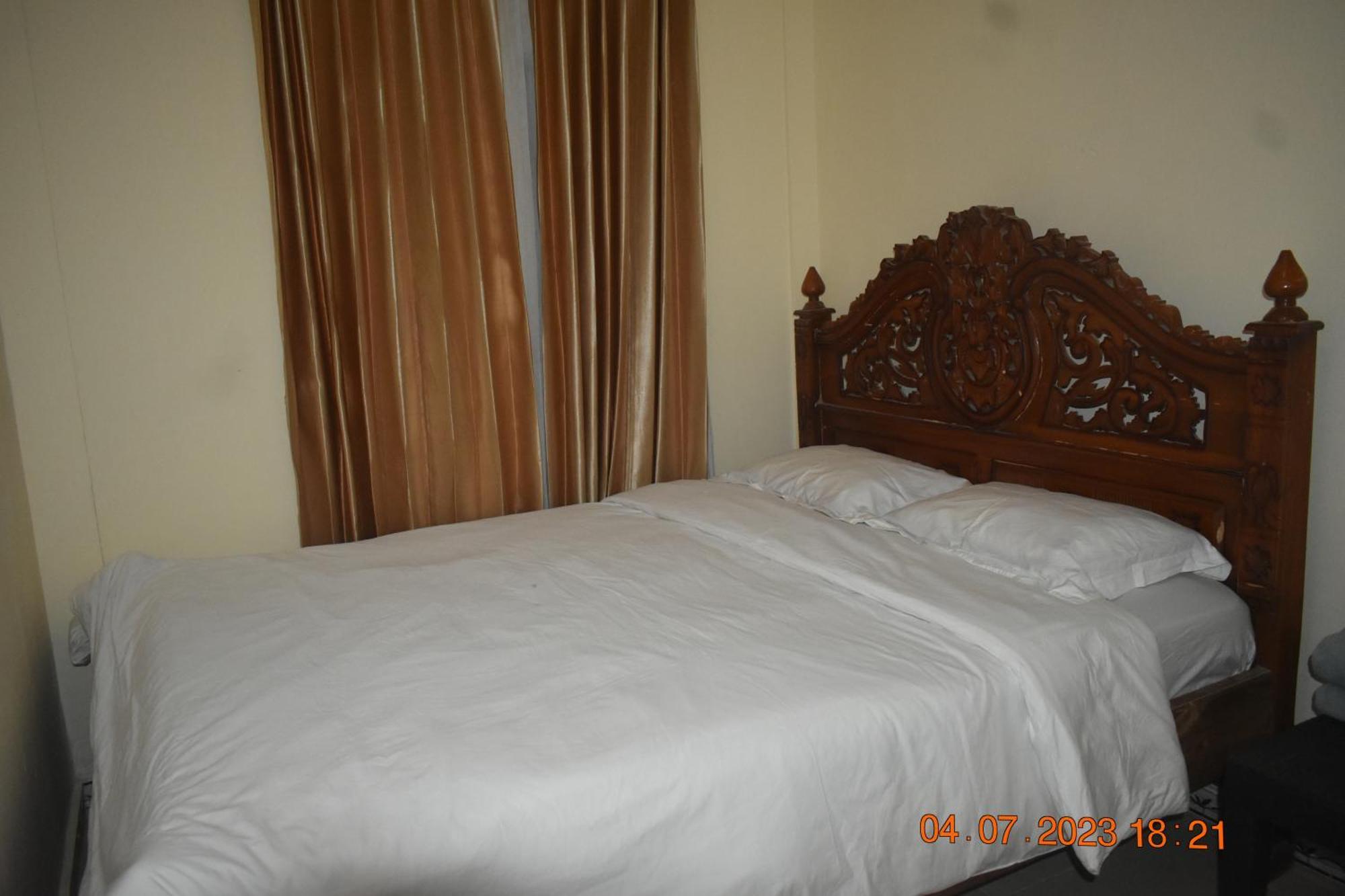 Four-G Home Stay & Komodo Tour Labuan Bajo Esterno foto
