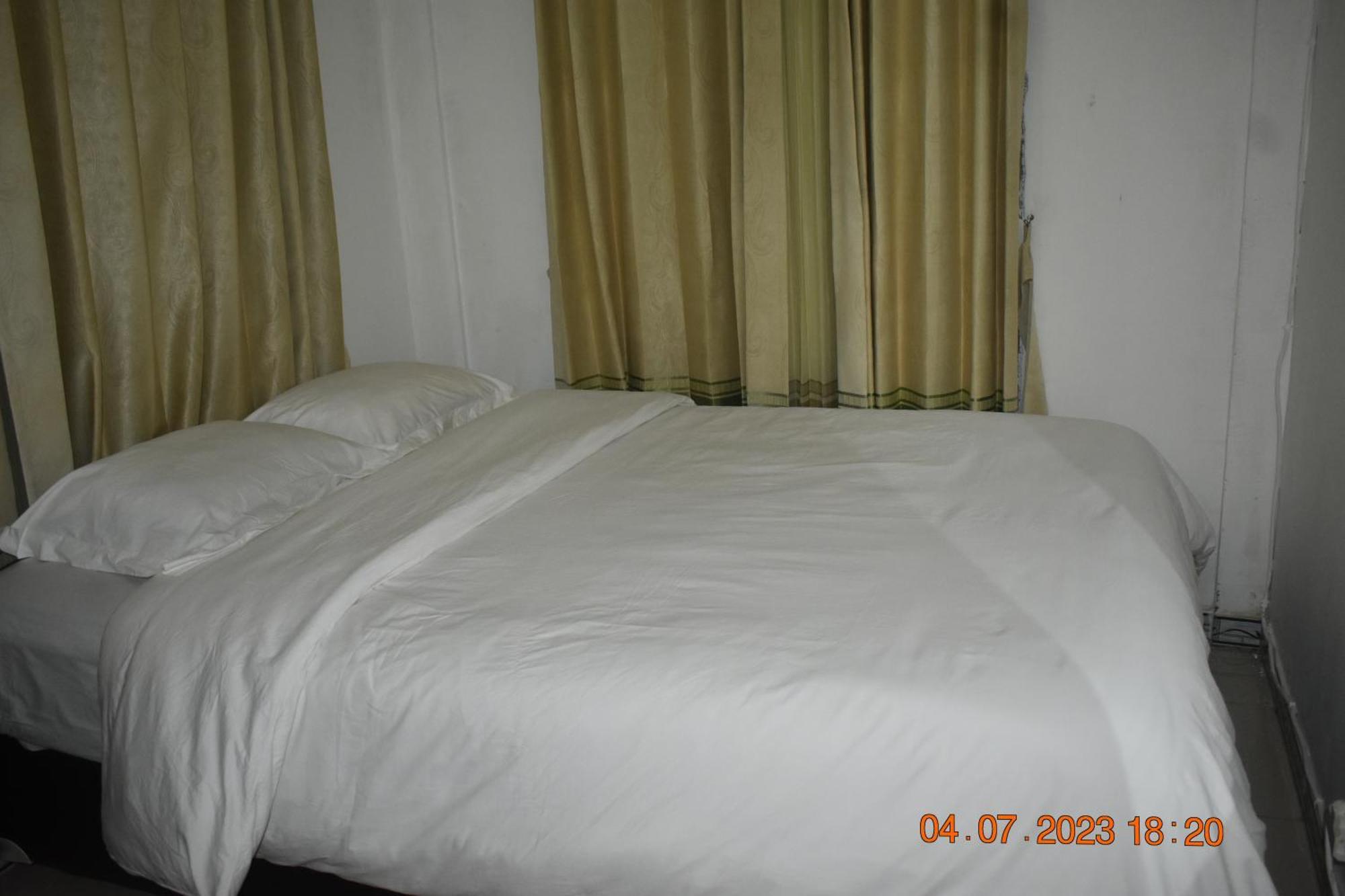 Four-G Home Stay & Komodo Tour Labuan Bajo Esterno foto