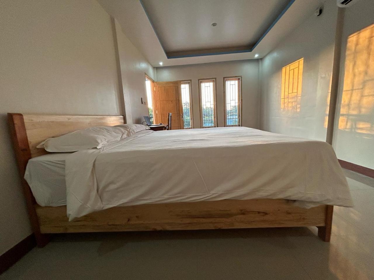 Four-G Home Stay & Komodo Tour Labuan Bajo Esterno foto