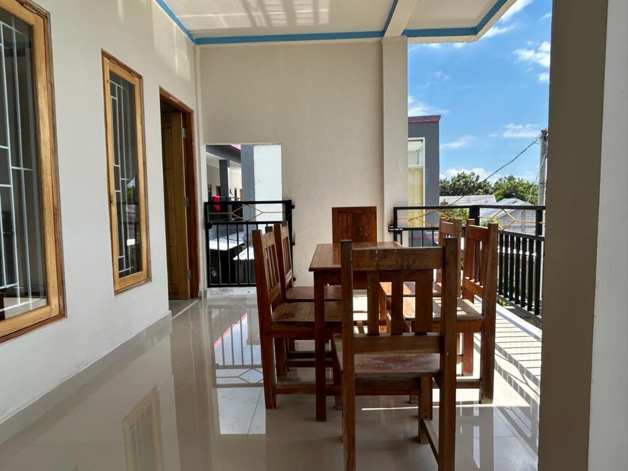 Four-G Home Stay & Komodo Tour Labuan Bajo Esterno foto