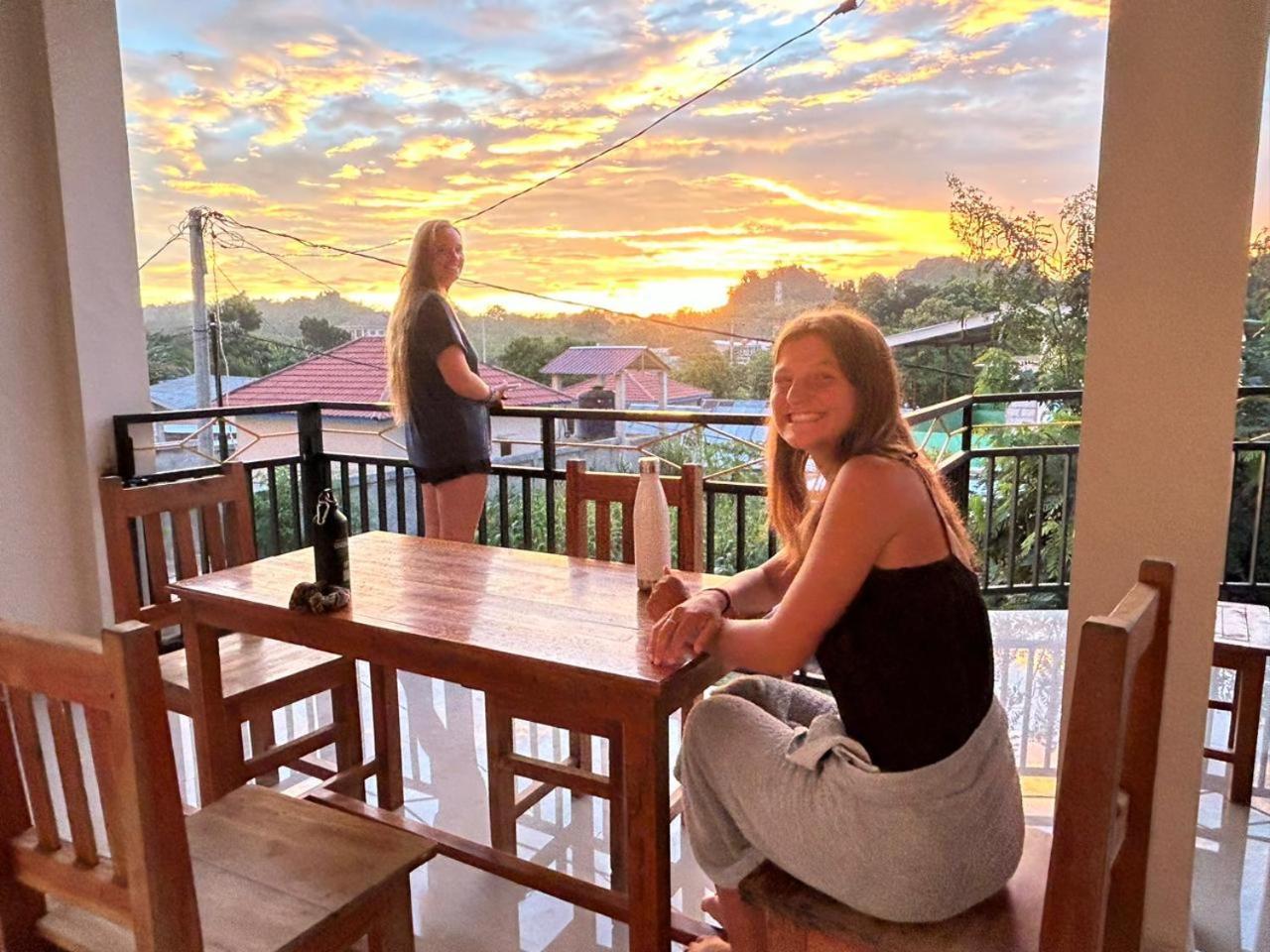 Four-G Home Stay & Komodo Tour Labuan Bajo Esterno foto