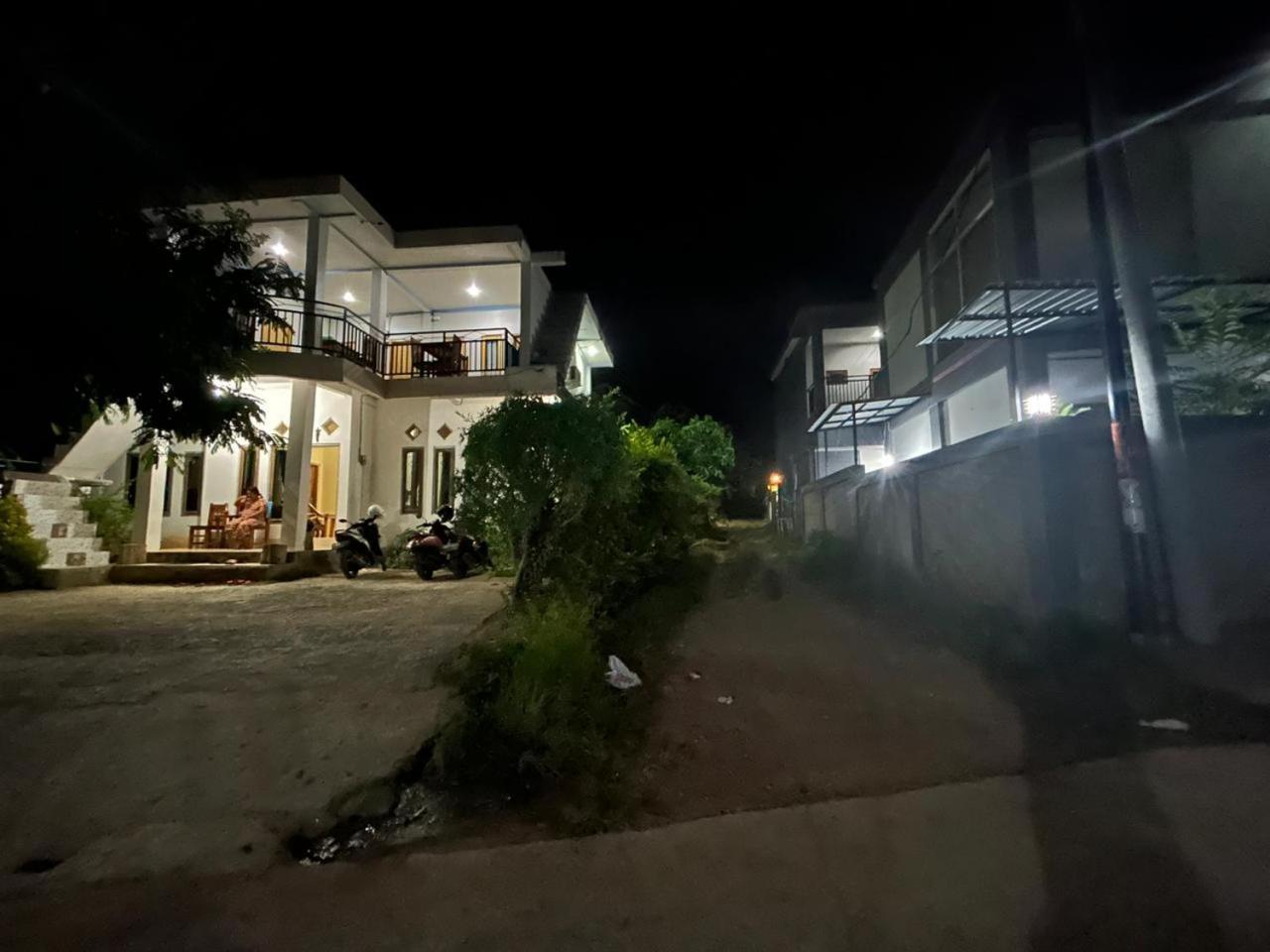 Four-G Home Stay & Komodo Tour Labuan Bajo Esterno foto
