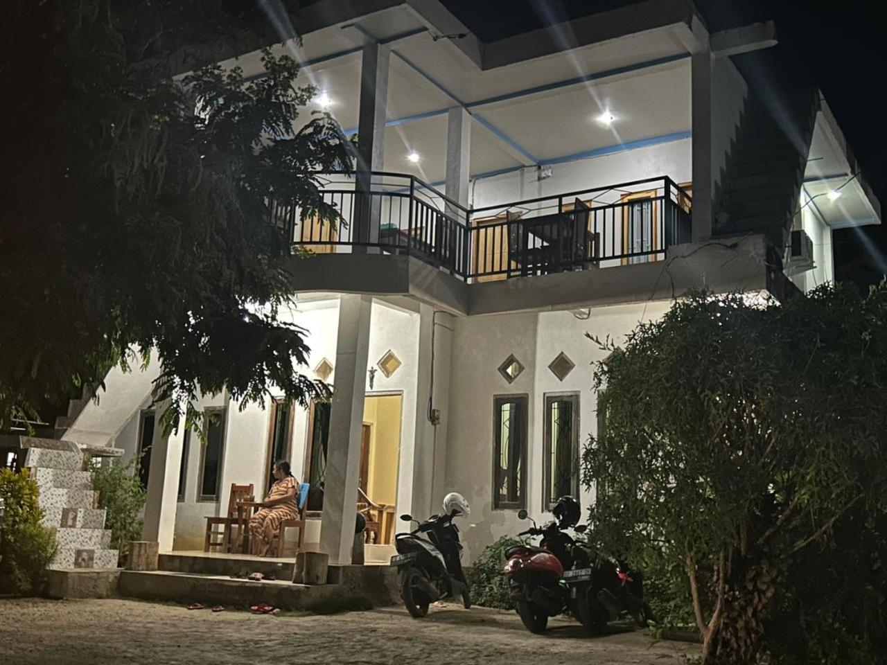Four-G Home Stay & Komodo Tour Labuan Bajo Esterno foto