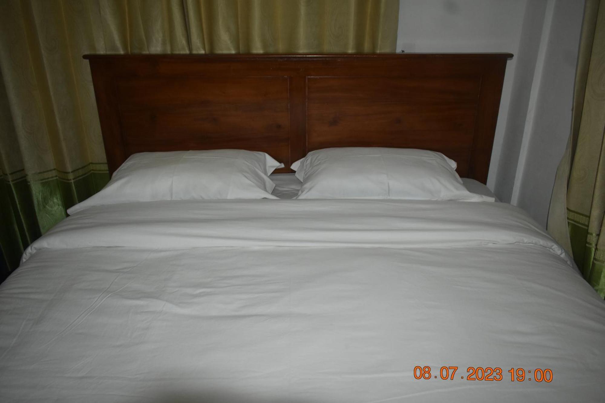Four-G Home Stay & Komodo Tour Labuan Bajo Esterno foto