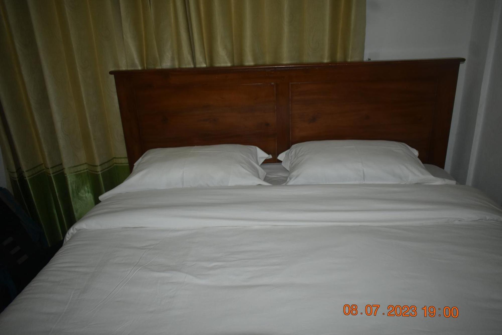 Four-G Home Stay & Komodo Tour Labuan Bajo Esterno foto